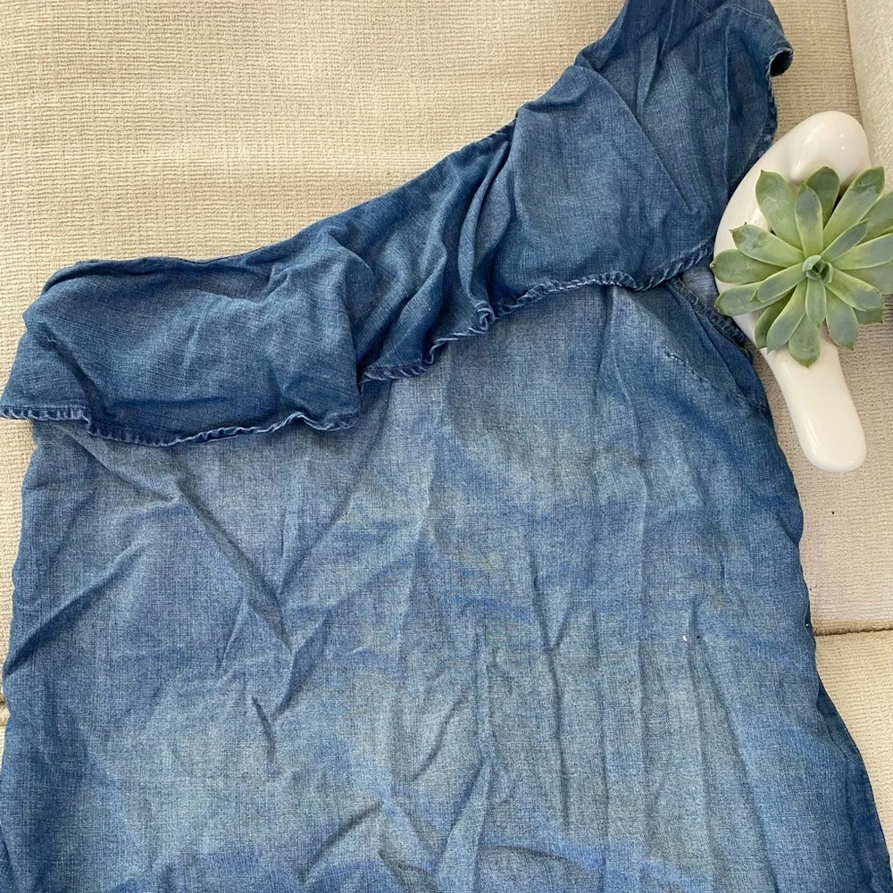 Anthropologie Cloth & Stone Chambray Ruffle One Shoulder Top L - Picture 4 of 4